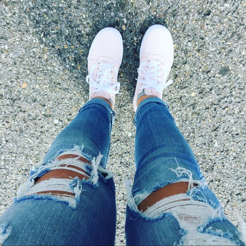 Medium rise ripped skinny jean SIZE 9